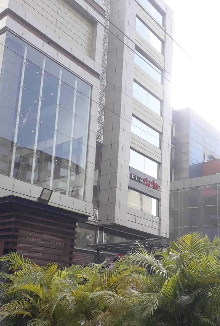 COEN All Day Cafe & Bar Hotel KLG Starlite, Chandigarh Industrial