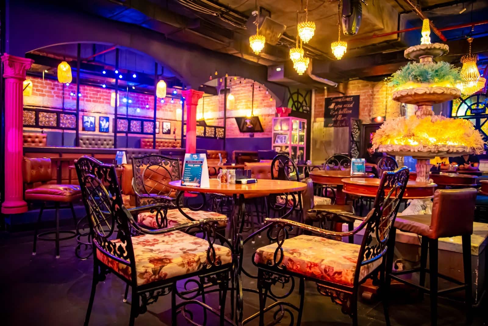 sports bars, sports pubs, sports bar and grill, live sports bars, pubs, bars - Sabka Club - img1