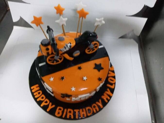 Sugar Cloud Cakes - Cake Designer, Nantwich, Crewe, Cheshire | Duke's  Motorbike Themed 60th Birthday Cake, Crewe