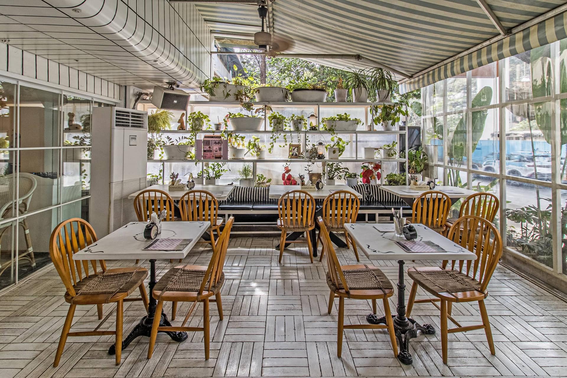birthday restaurants, birthday celebration places, birthday party restaurants, birthday dinner, birthday brunch, celebration restaurants, party restaurants, group dining, private dining - Donna Deli - img1