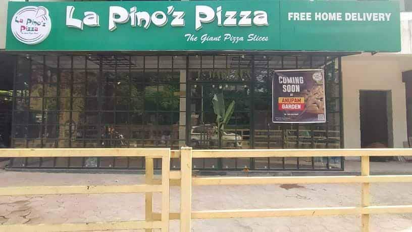 La Pino'z pizza |Gorakhpur| pizza making straight from La Pino'z kitchen| -  YouTube