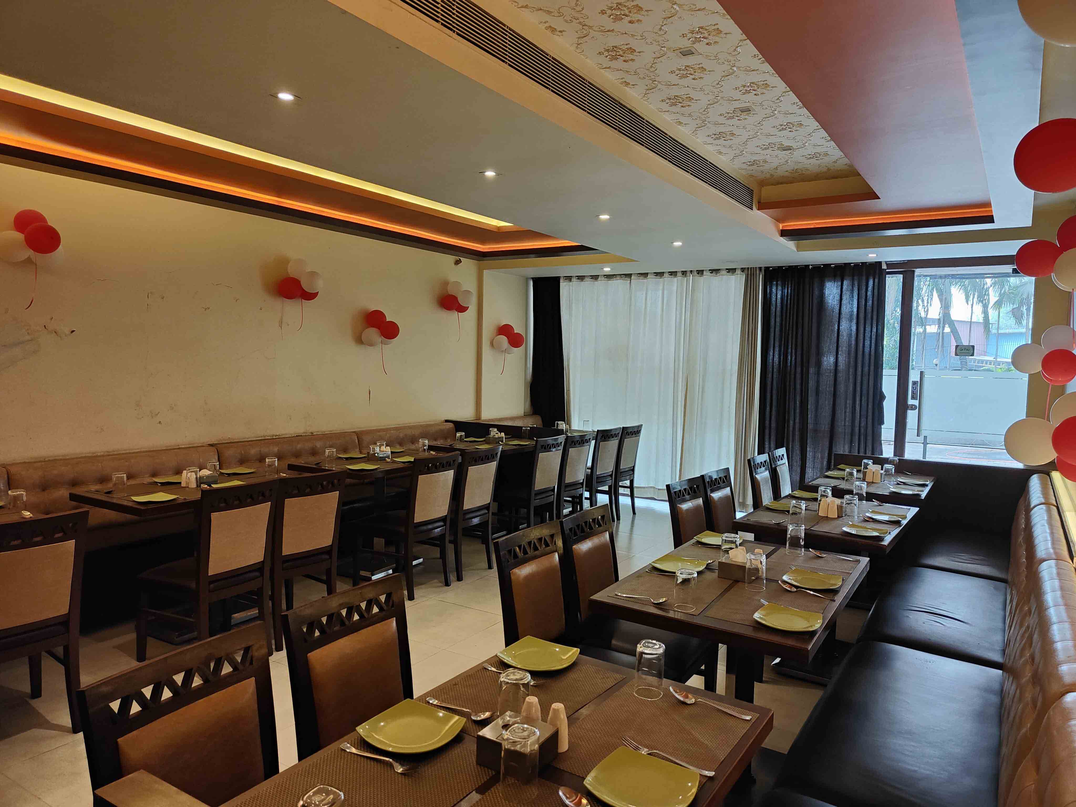 Photos of Royal Park Restaurant, Pictures of Royal Park Restaurant