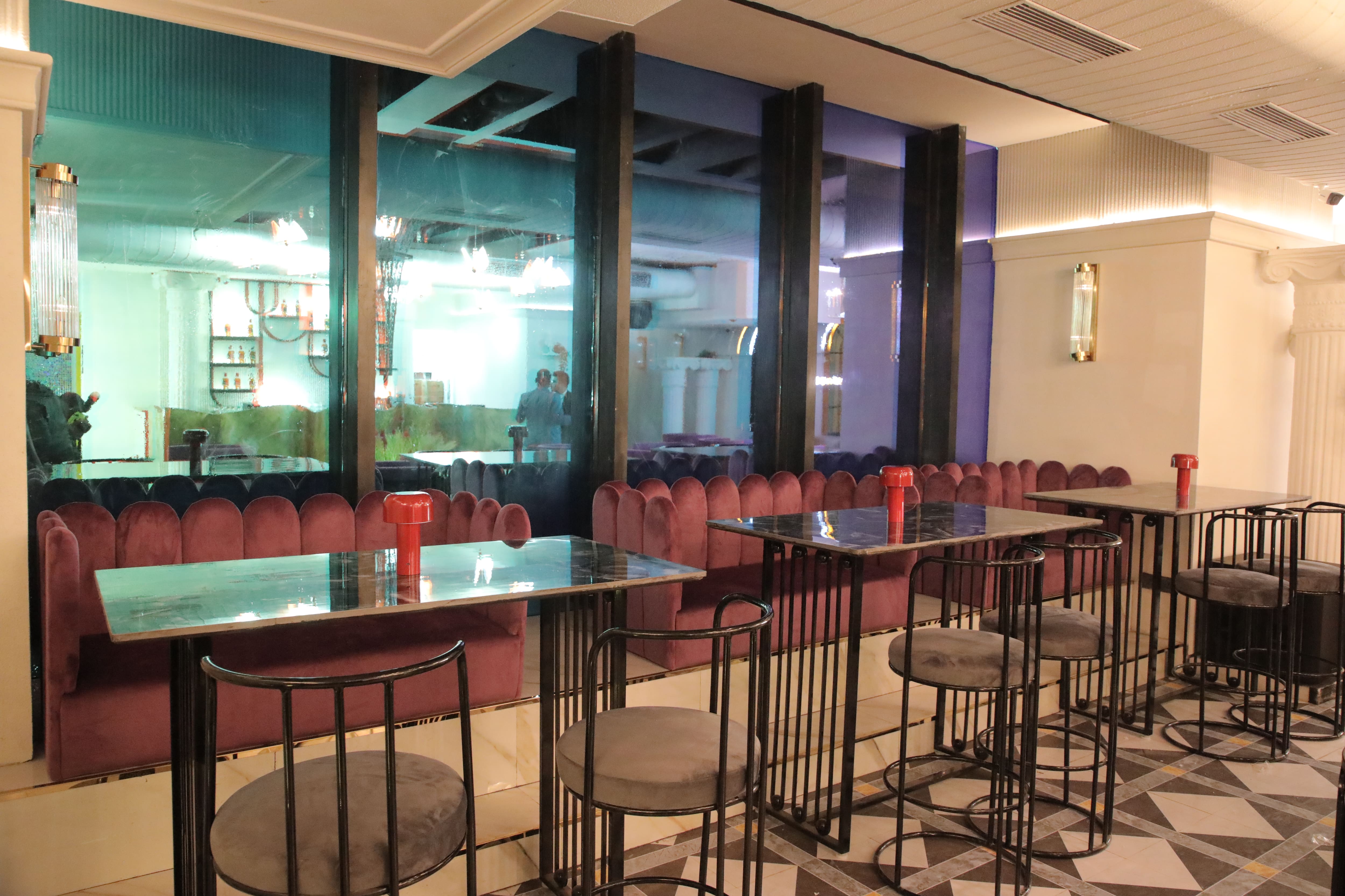bars near me, wine, pubs near me, breweries near me, rooftop bars, rooftop bar near me, cocktails near me, sky bar, sangria, craft beer - The Sky High - img5