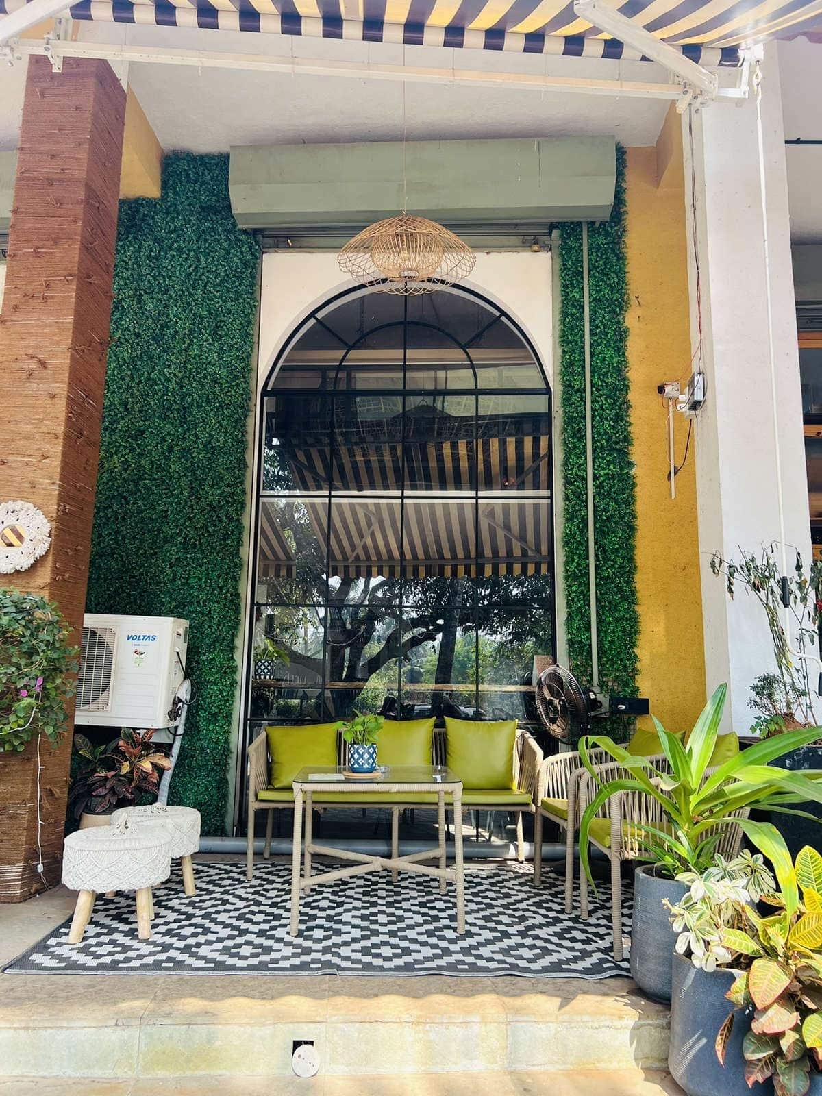 all day breakfast, breakfast restaurants, breakfast cafes, goan breakfast, ros omelette - Urth Cafe & Eatery - img5