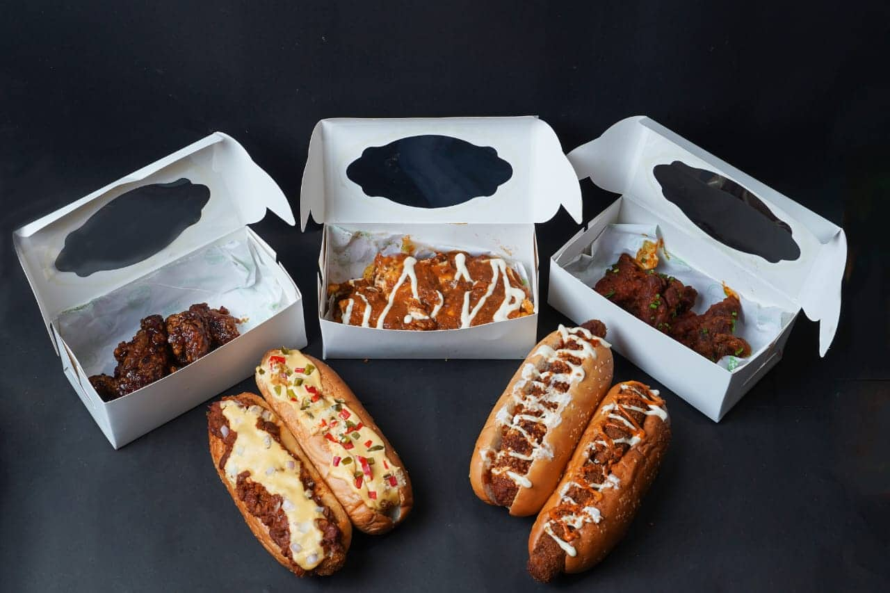 Hot Dogs Takeaways and Restaurants Delivering Near Me