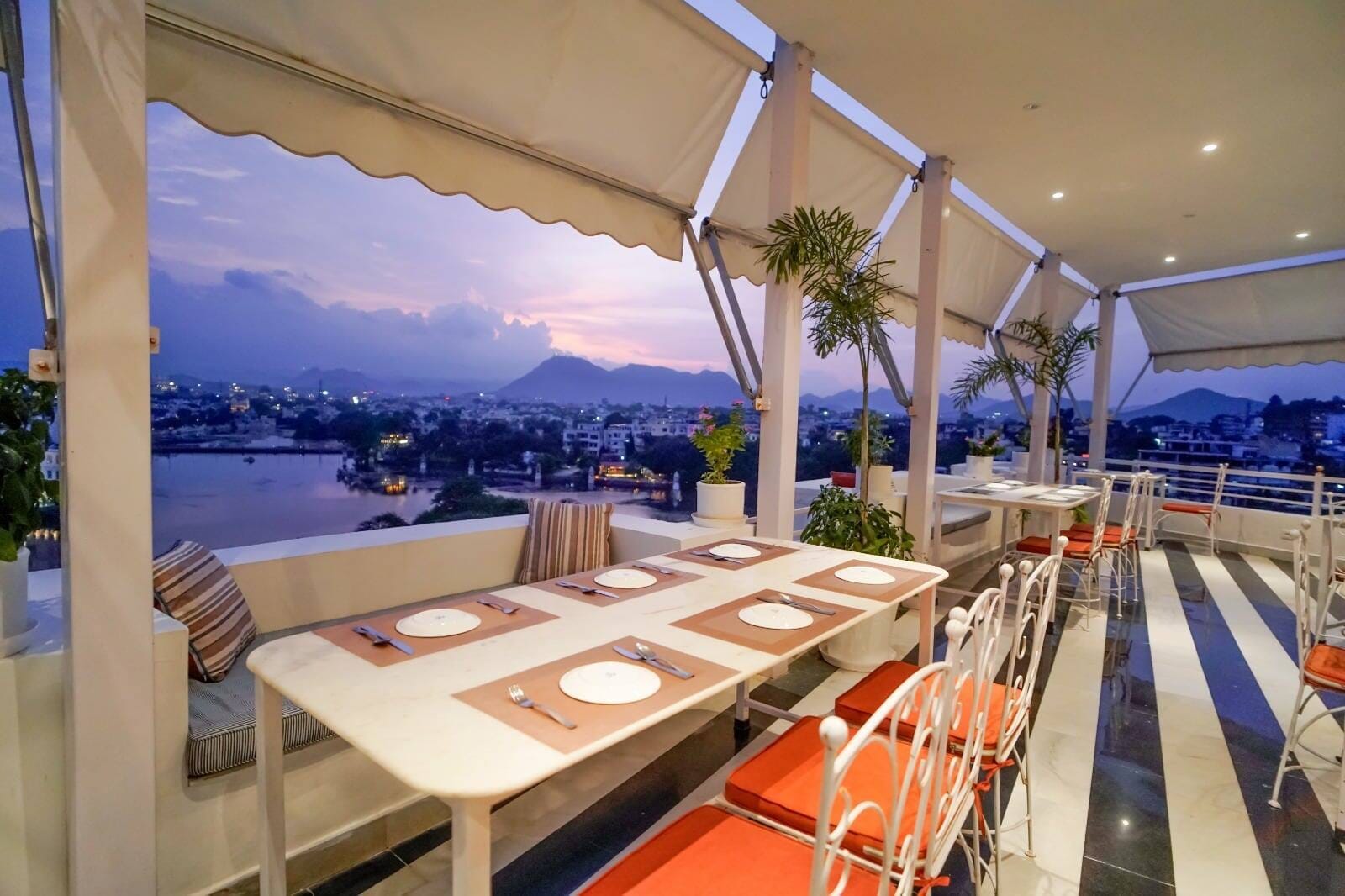 Craveo by Grandrossé Hotel image