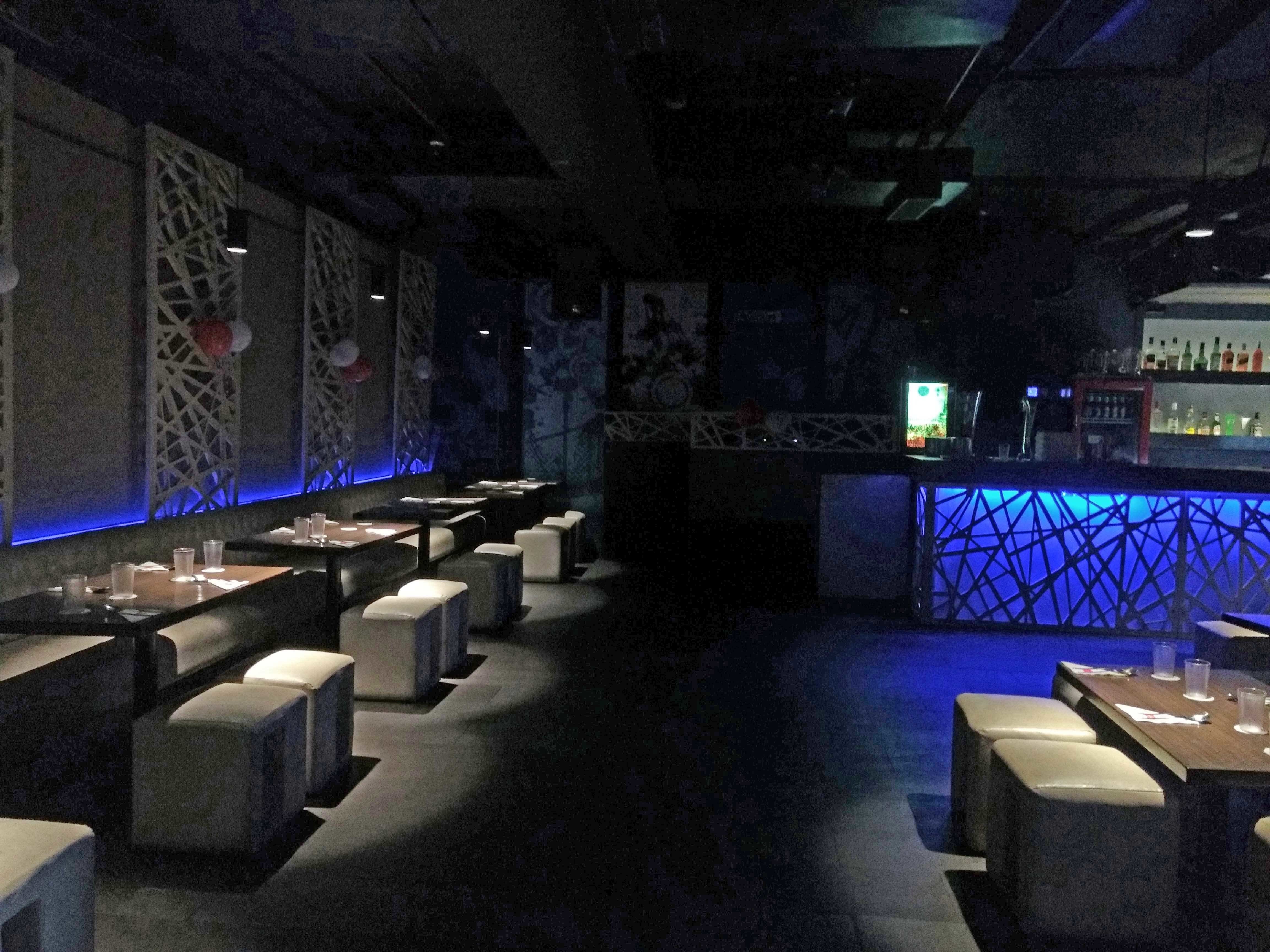 sports bars, sports pubs, sports bar and grill, live sports bars, pubs, bars - Kix Lounge - img1