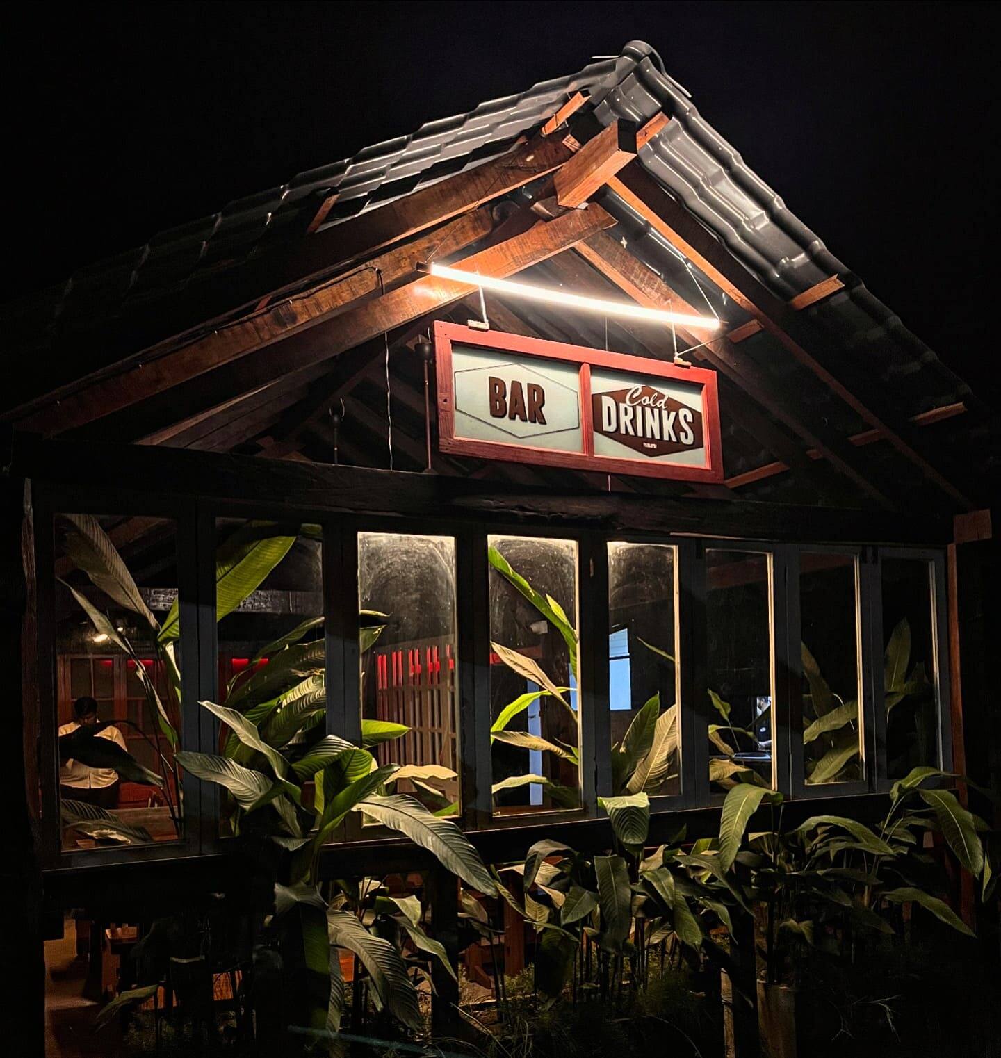bars, cocktail bars, best bars, rooftop bars, cocktail lounges, pubs, wine bars, beer bars, award winning bars - Bar Cold drinks - img5
