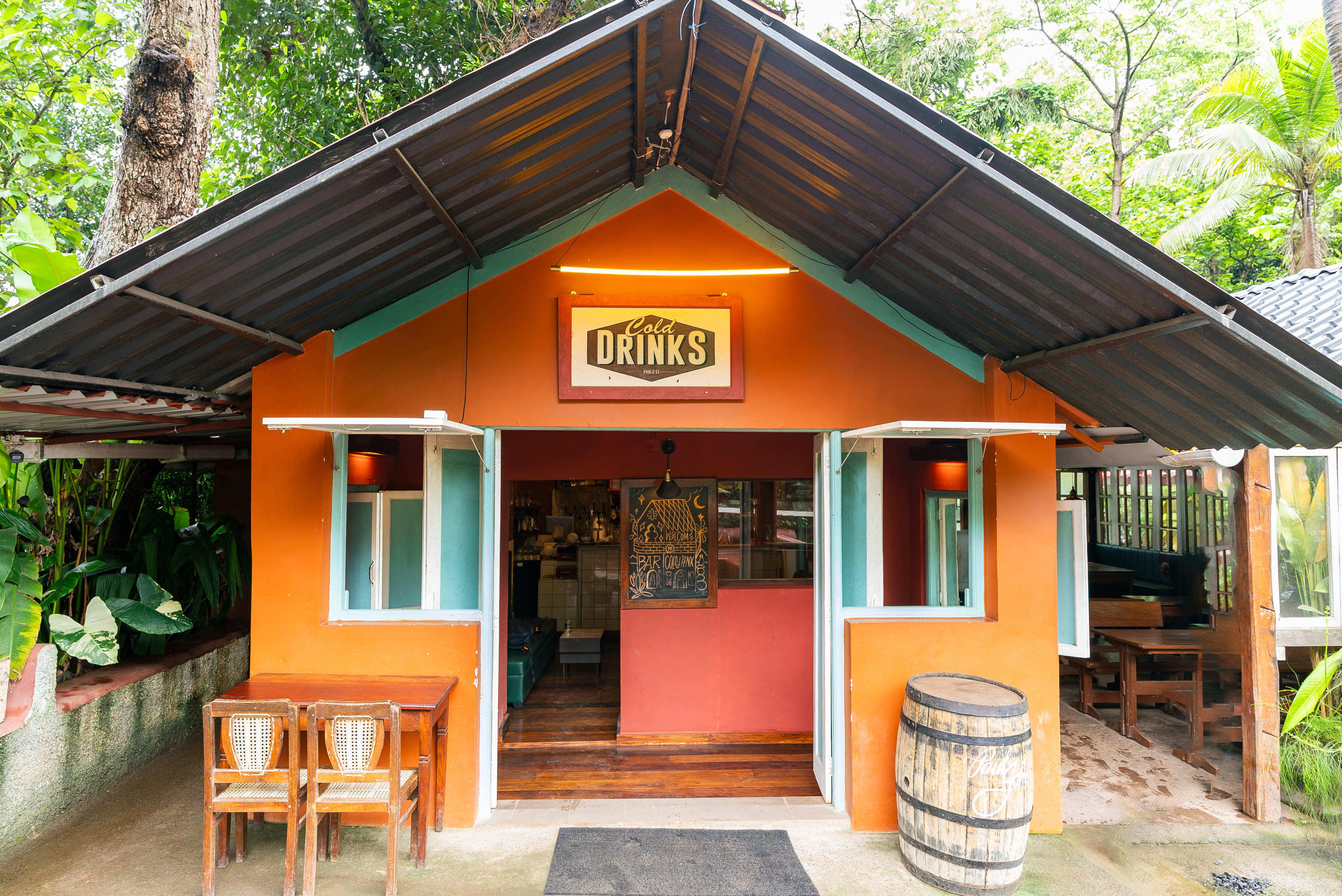 bars, cocktail bars, best bars, rooftop bars, cocktail lounges, pubs, wine bars, beer bars, award winning bars - Bar Cold drinks - img1