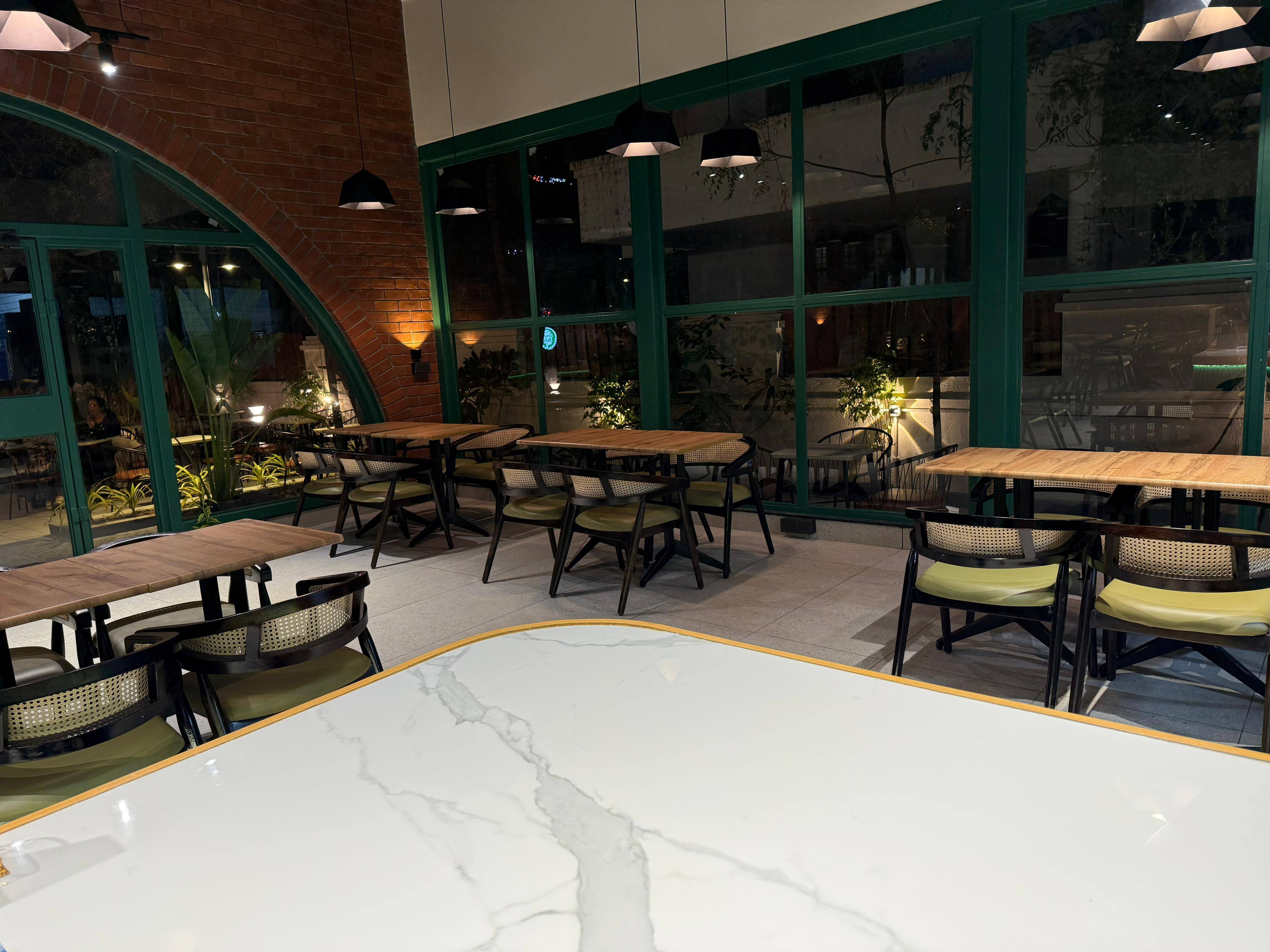 Book table and online reservation at GreenBelly Smoothies & More