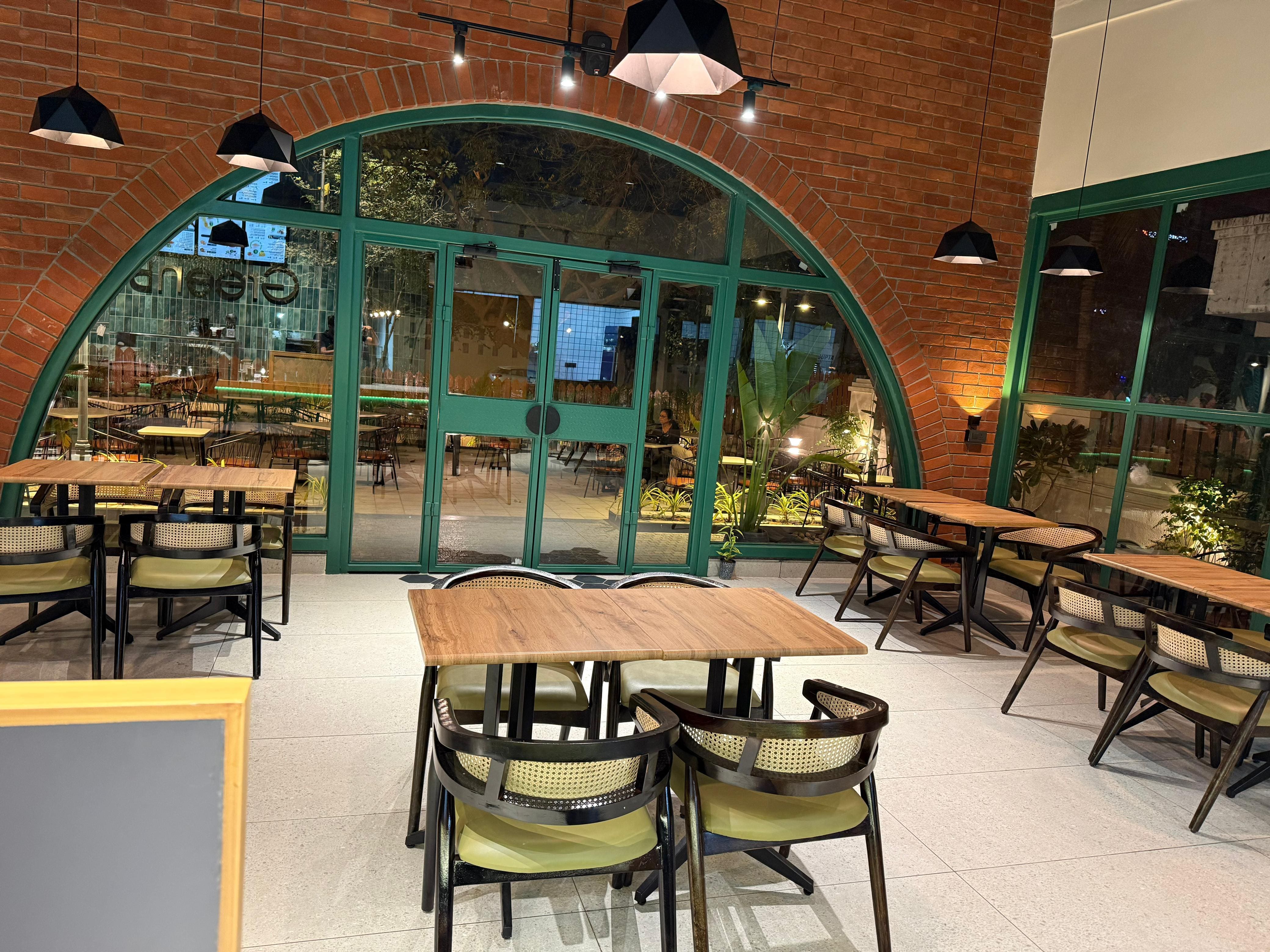 GreenBelly Smoothies & More | Vadodara | Book Table