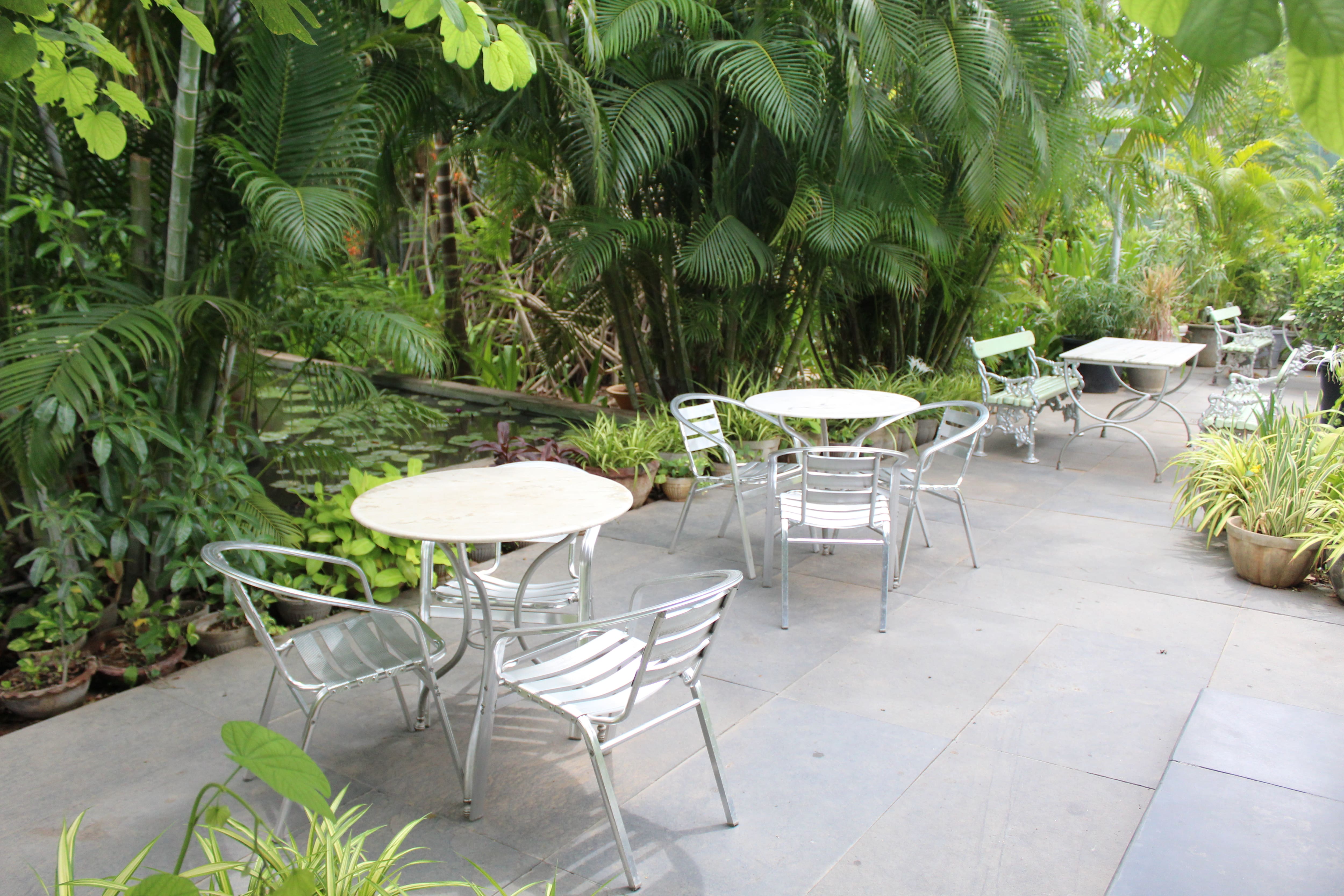 unwind cafe, bookstore cafe - Amethyst Cafe - img5