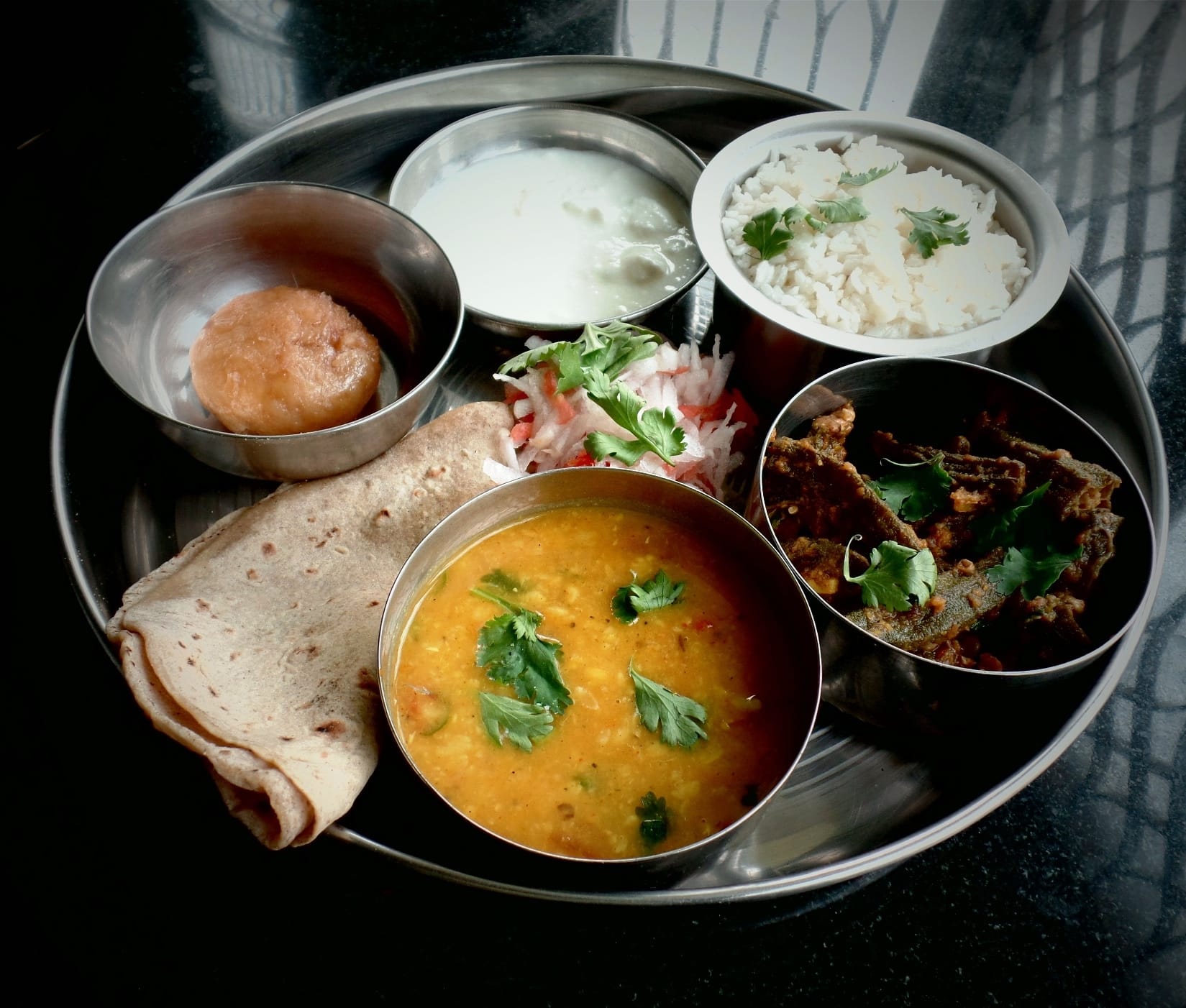 north indian cuisine, punjabi food, mughlai food, kebab restaurants, tandoori restaurants, butter chicken, dal makhani, chole bhature, nihari, rajma chawal - Uttar Bhojan - img1