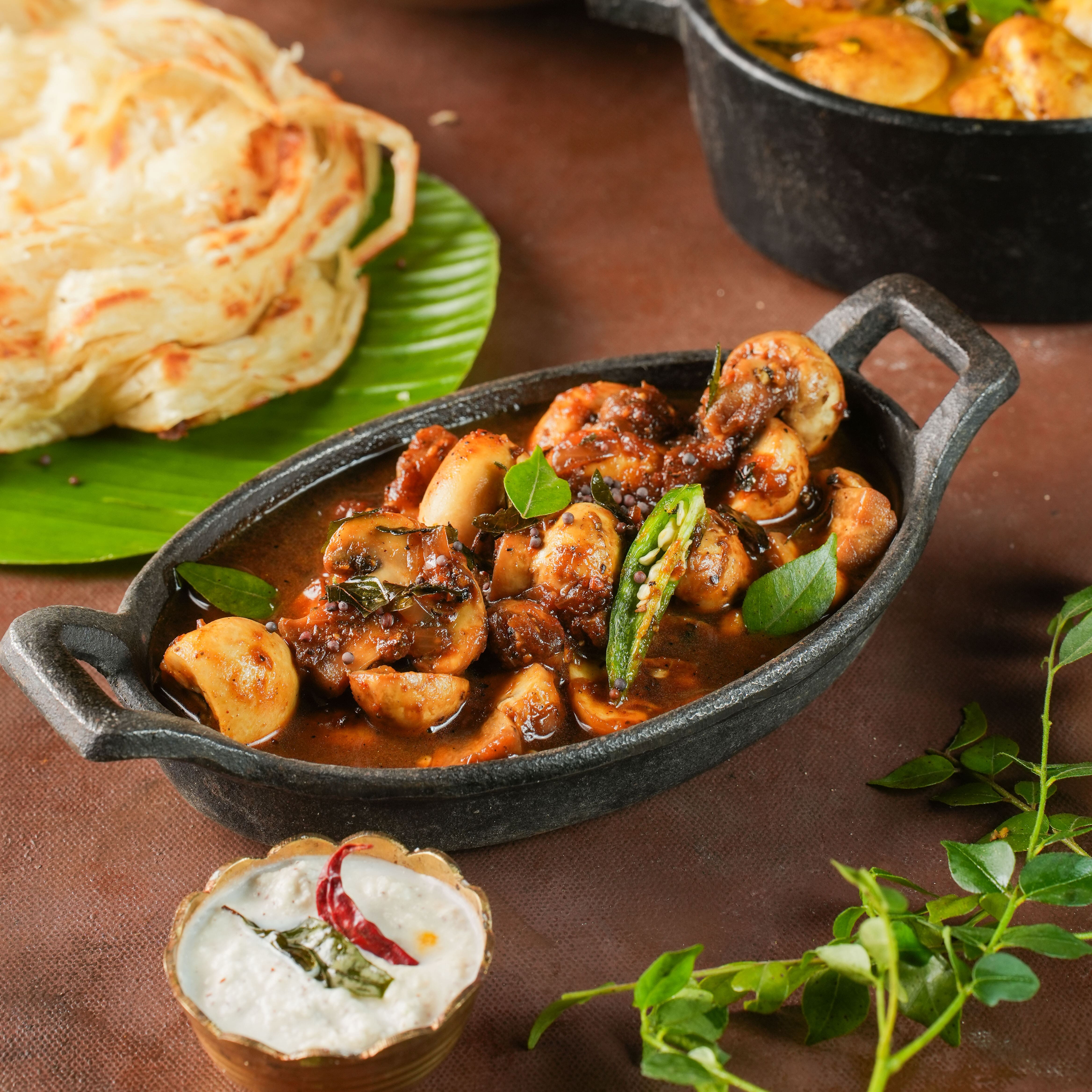 avial, Onam Sadya, Payasam, Sambar, banana chips, pulissery, thoran, Mahabelly, banana leaf sadhya - The Malabar Coast - img3