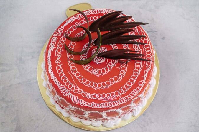 Cafe Valley Bakery Strawberry Glazed Ring Cake | Sheet & Cut Cakes | Breaux  Mart