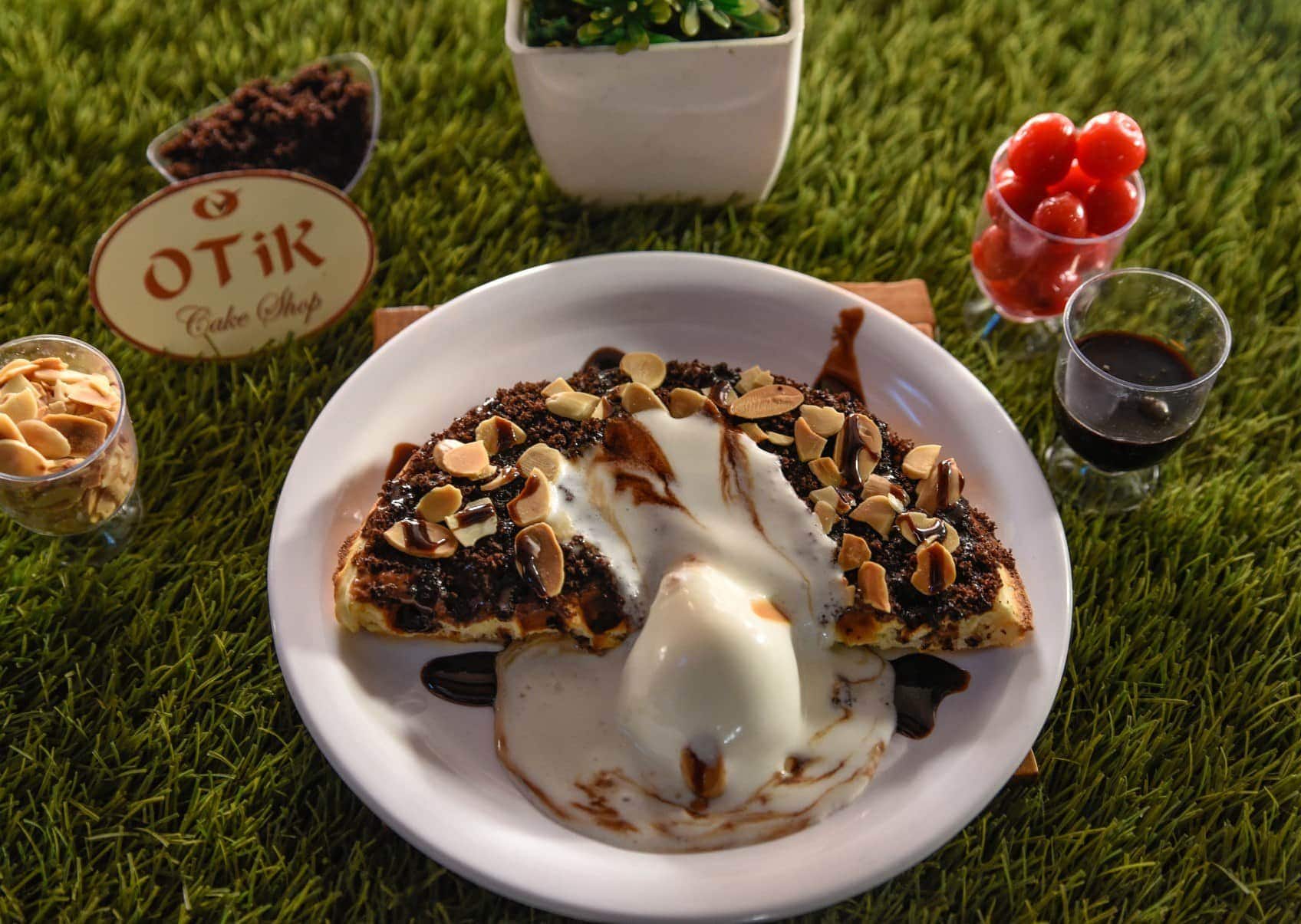 desserts, bakery, cakes, pastries, brownies, cookies, ice cream, cheesecake, tiramisu, cupcakes - Otik Cake Shop - img2