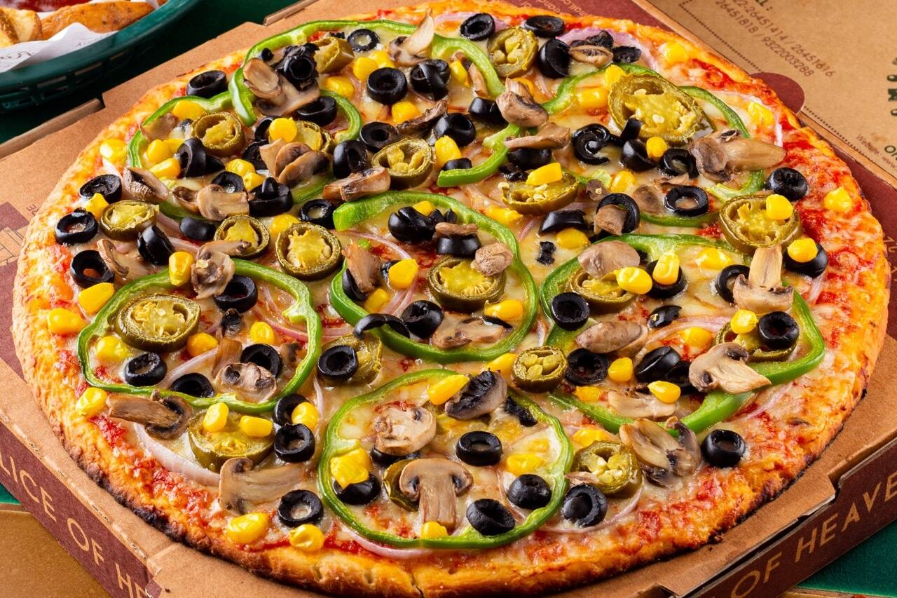pizza, best pizza, pizza slice, pepperoni pizza, wood fired pizza, artisanal pizza, deep dish pizza, new york style pizza, pizza deals - Ray's Cafe & Pizzeria - img4