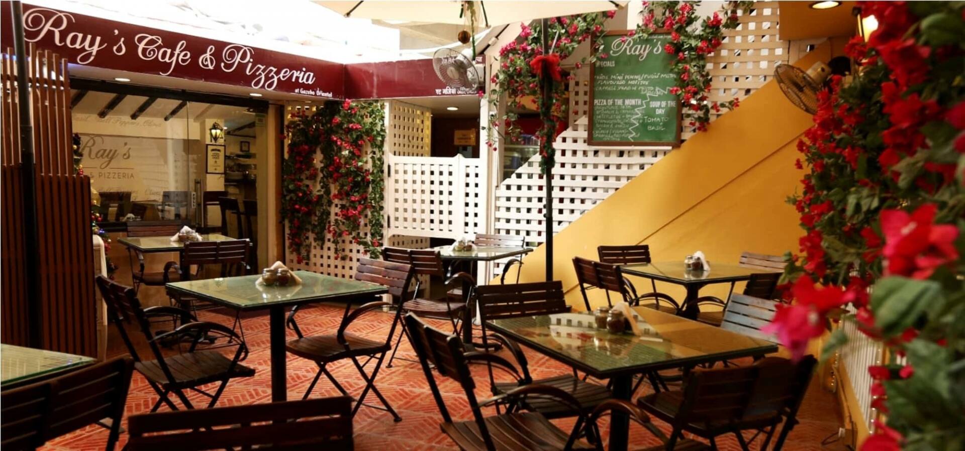 pizza, best pizza, pizza slice, pepperoni pizza, wood fired pizza, artisanal pizza, deep dish pizza, new york style pizza, pizza deals - Ray's Cafe & Pizzeria - img5
