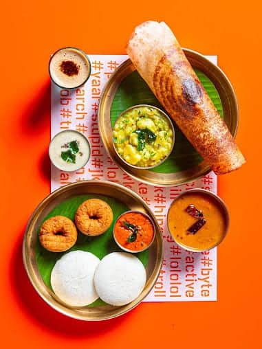 party bars, nightlife, fun bars for groups, night spots, late night bars, night clubs, dance clubs, party clubs near me, nightlife near me - Versova Social - img5