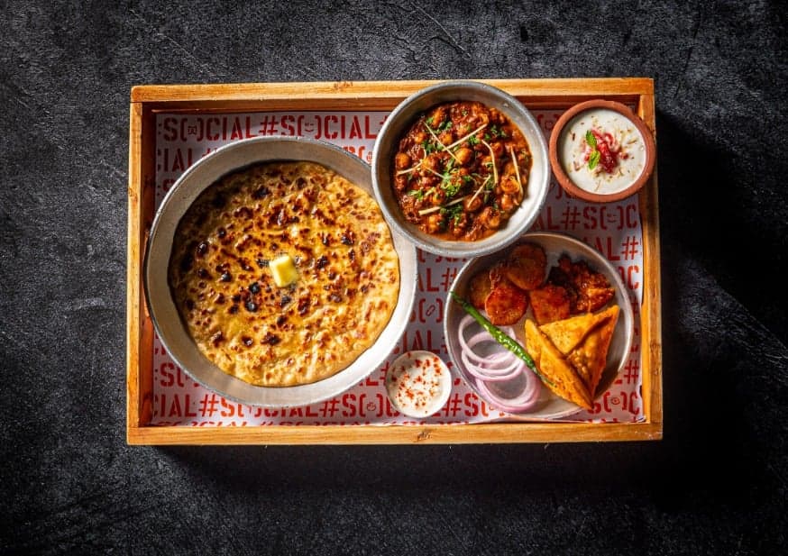 party bars, nightlife, fun bars for groups, night spots, late night bars, night clubs, dance clubs, party clubs near me, nightlife near me - Versova Social - img3