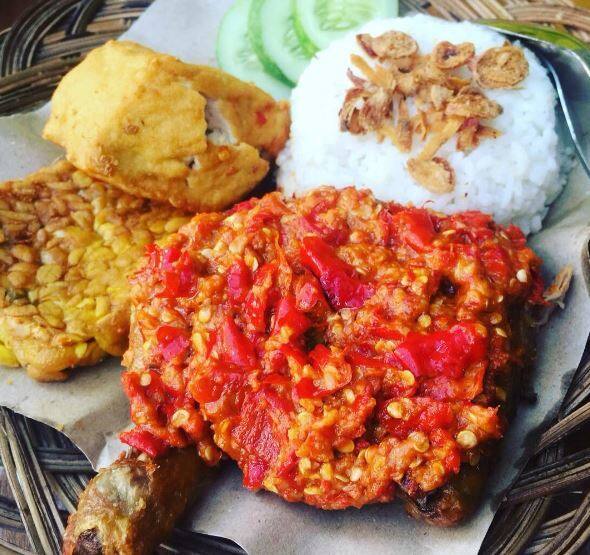  Ayam  Gepuk Sambal  Bawang Pak  Gembus  Meruya Jakarta 