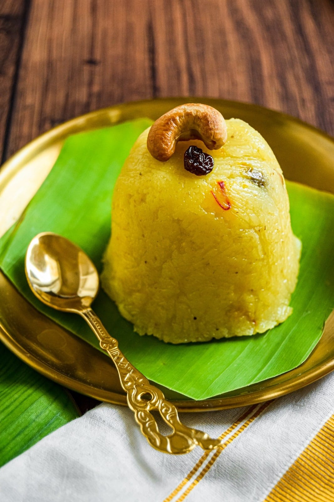 avial, Onam Sadya, Payasam, Sambar, banana chips, pulissery, thoran, Mahabelly, banana leaf sadhya - Cocobay - img2