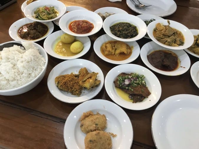 Masakan Padang Di Kota Wisata Cibubur