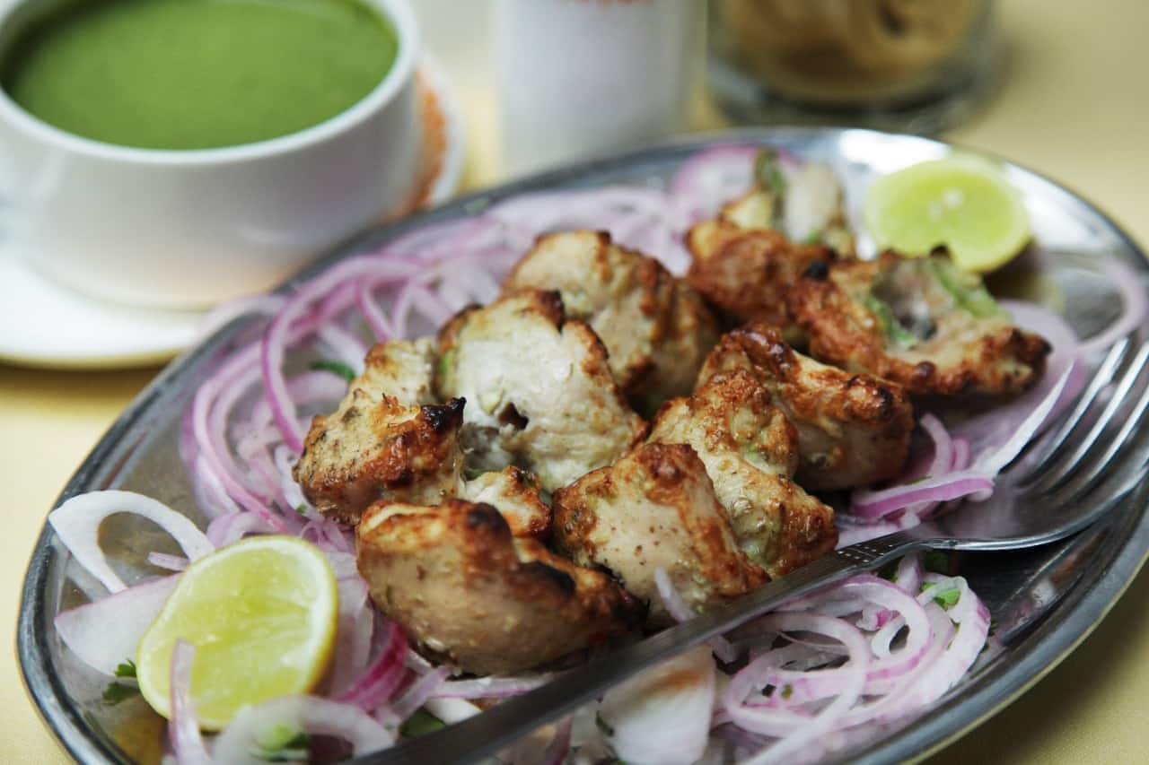 Ghewar, Imarti, Mawa Kachori, daal baati churma, 1135 ad, kaju katli - Niros - img3