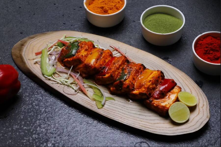 Book table and online reservation at Zinc Bar & Club, Ghodbunder Road