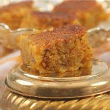 Cake with honey flavour 🍯🍰 Recipe by Kulsoom Bukhari - Cookpad