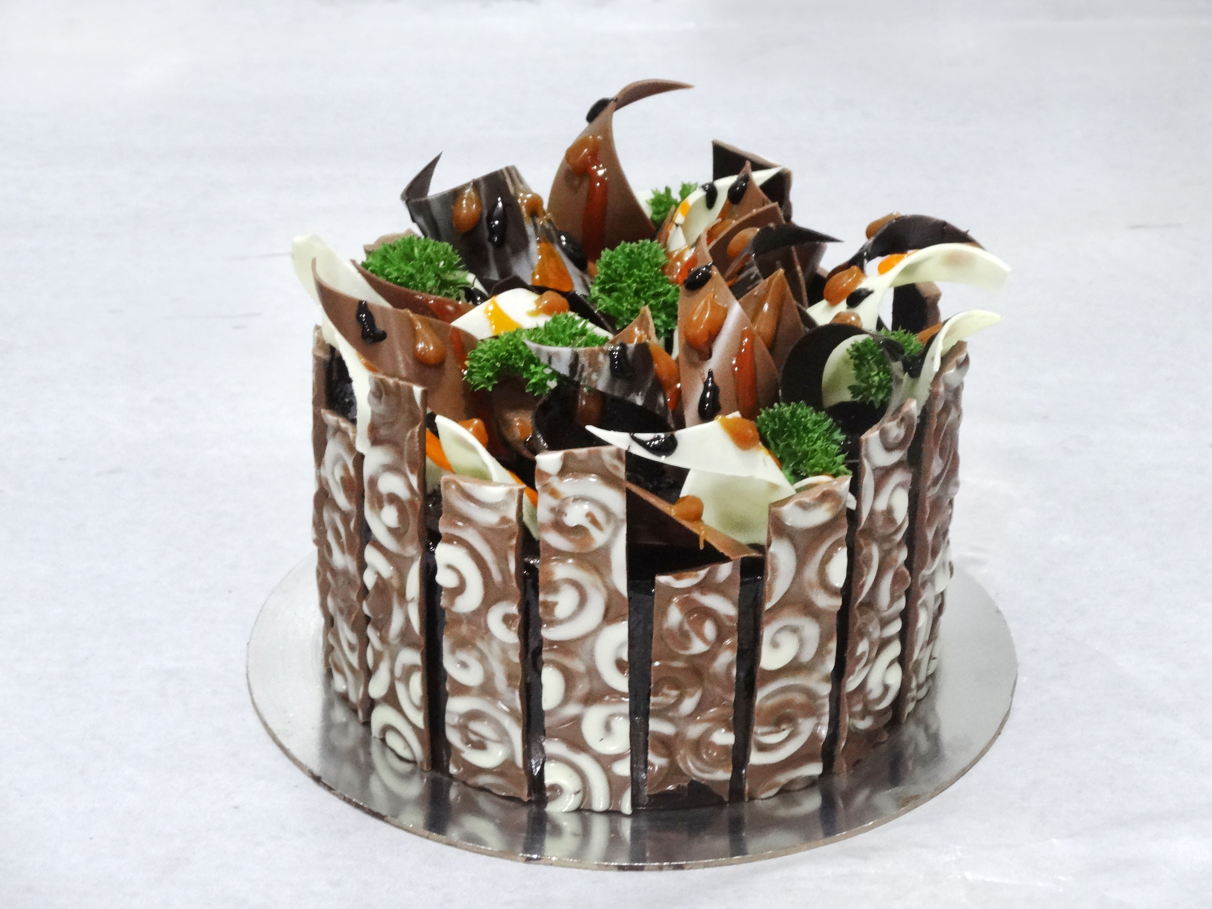 Race Track Theme Cake | Farah's Dessert Heaven – FARAH'S DESSERT HEAVEN