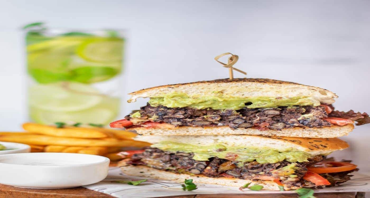 healthy food, avocado toast, salads, healthy breakfast, smoothie bowls, fresh juices, healthy snacks, chicken salad, acai bowl, granola bowls - Earth Cafe @ BKC - img5