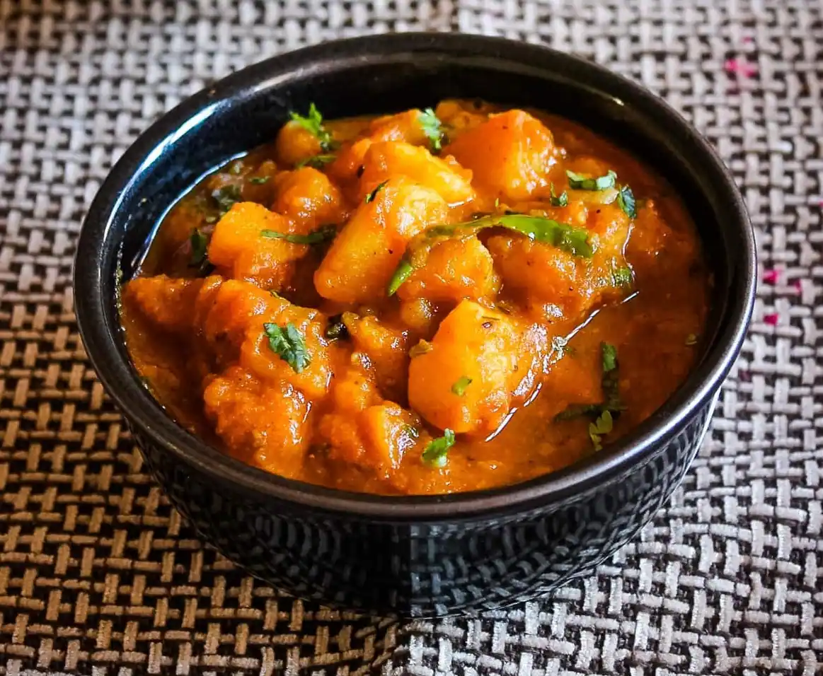 Lasooni Aloo