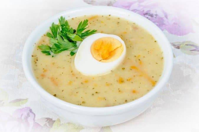 Польский суп журек. Zurek суп. Белорусский суп журек. Кошки и суп пасхальное яйцо. Жур белорусская кухня.