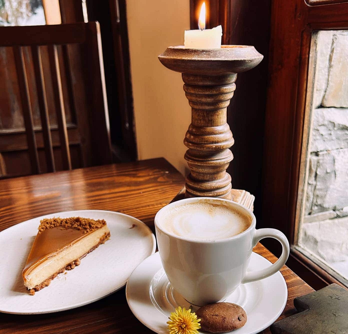 hill view cafes, hilltop cafes, cafes with a view, scenic cafes, mountain cafes, rooftop cafes, hillside restaurants, Mussoorie cafes - Cafe Ivy - img2