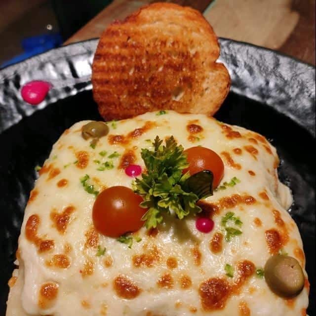 restaurants on Mall Road, Mall Road food, must try restaurants, local food, popular restaurants, cafes, street food, family restaurants, rooftop restaurants - Cafe Hinge - img3