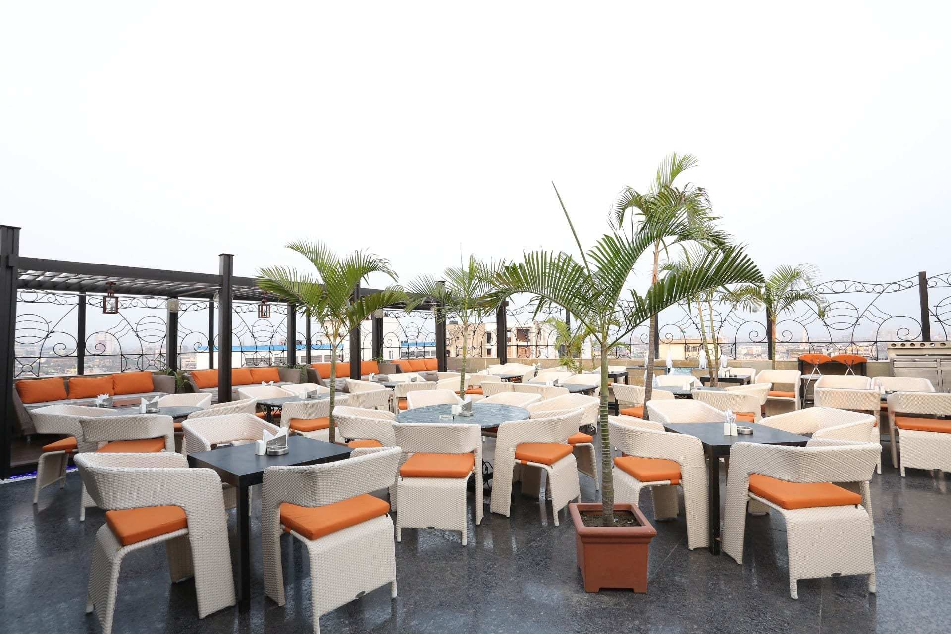 rooftop restaurants near me, rooftop restaurants, sky bar, best bars near me, rooftop bars - Blue And Beyond - img3