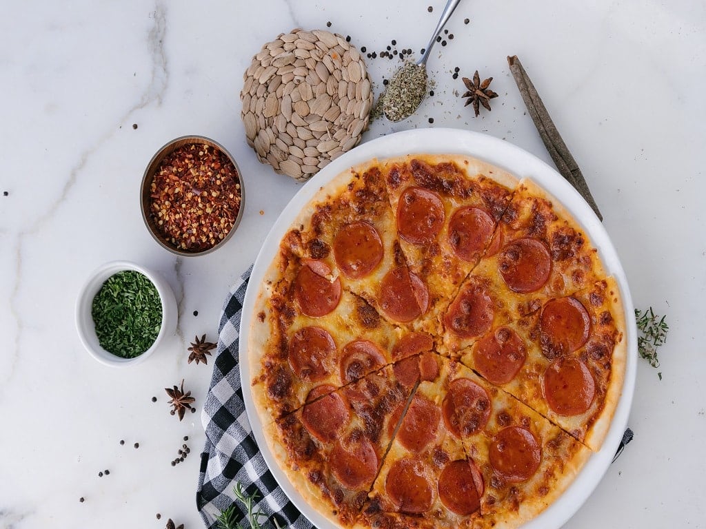 rooftop restaurants near me, rooftop dining near me, rooftop restaurants, rooftop cafe, restaurants on the beach near me - Pizza By The Bay - img2