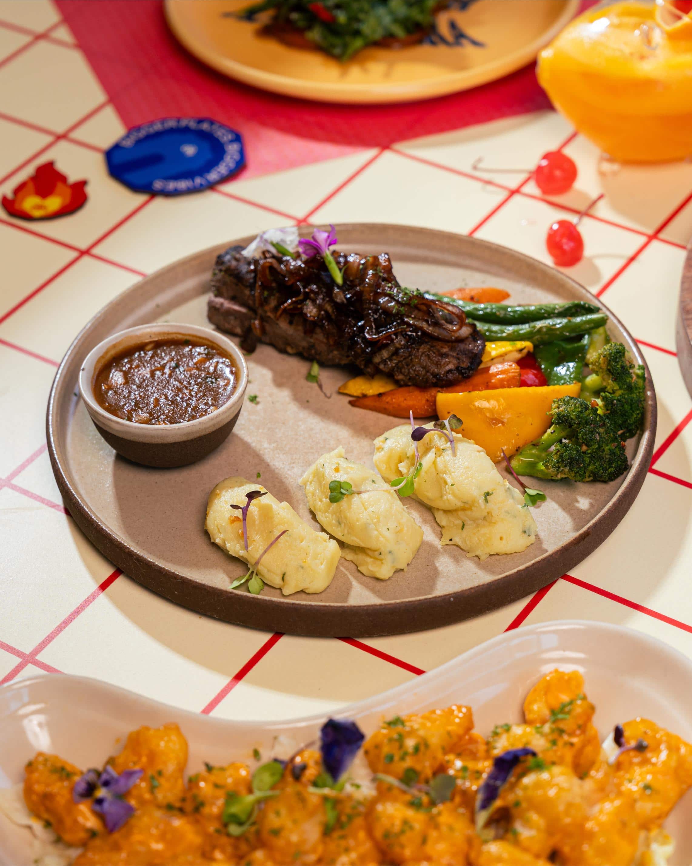 American restaurants, American food, burgers, steaks, sandwiches, American chopsuey - Cafe Delhi Heights - img5
