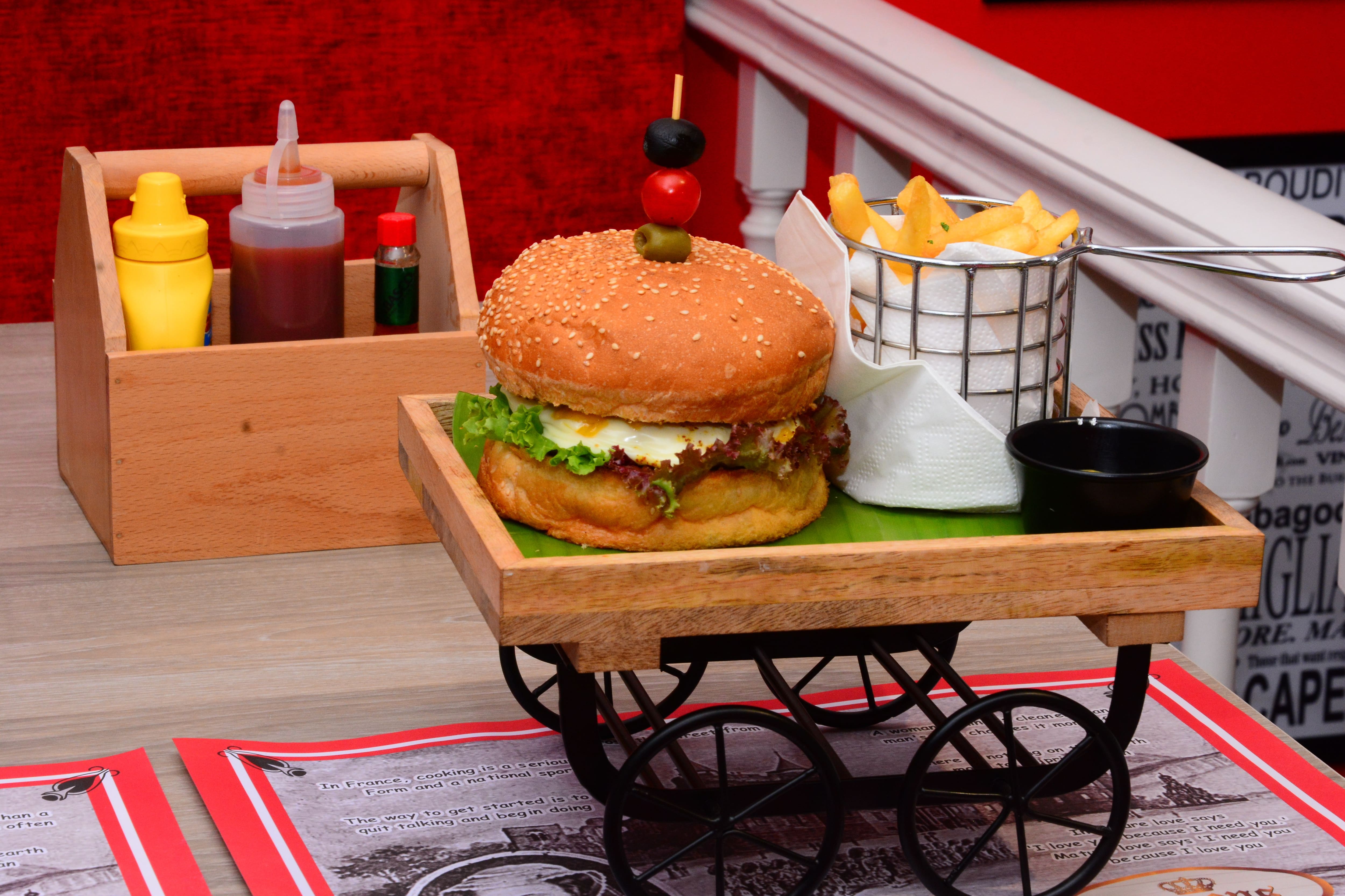 Queens Café, MG Road, Gurgaon | Zomato