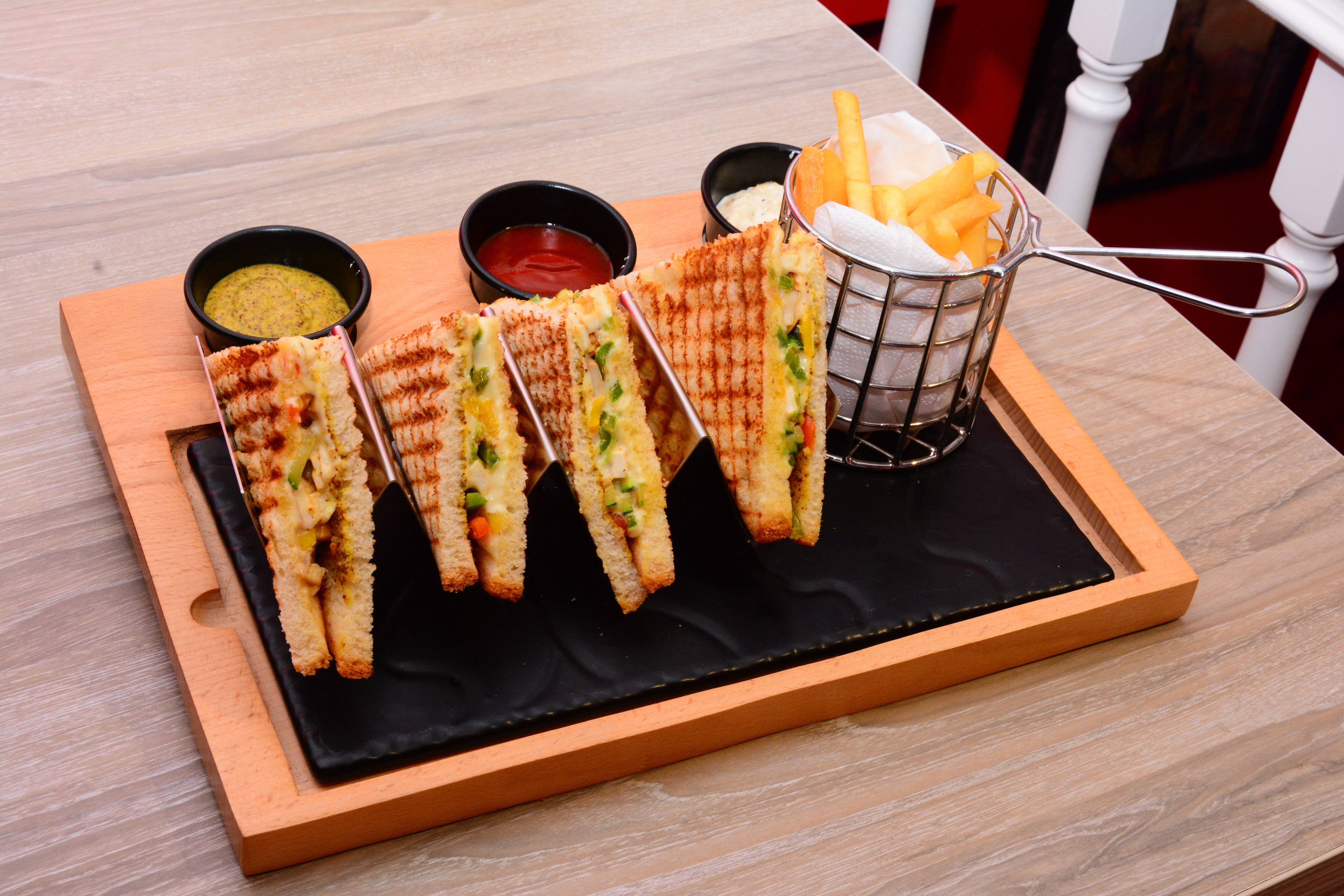 Queens Café, MG Road, Gurgaon | Zomato