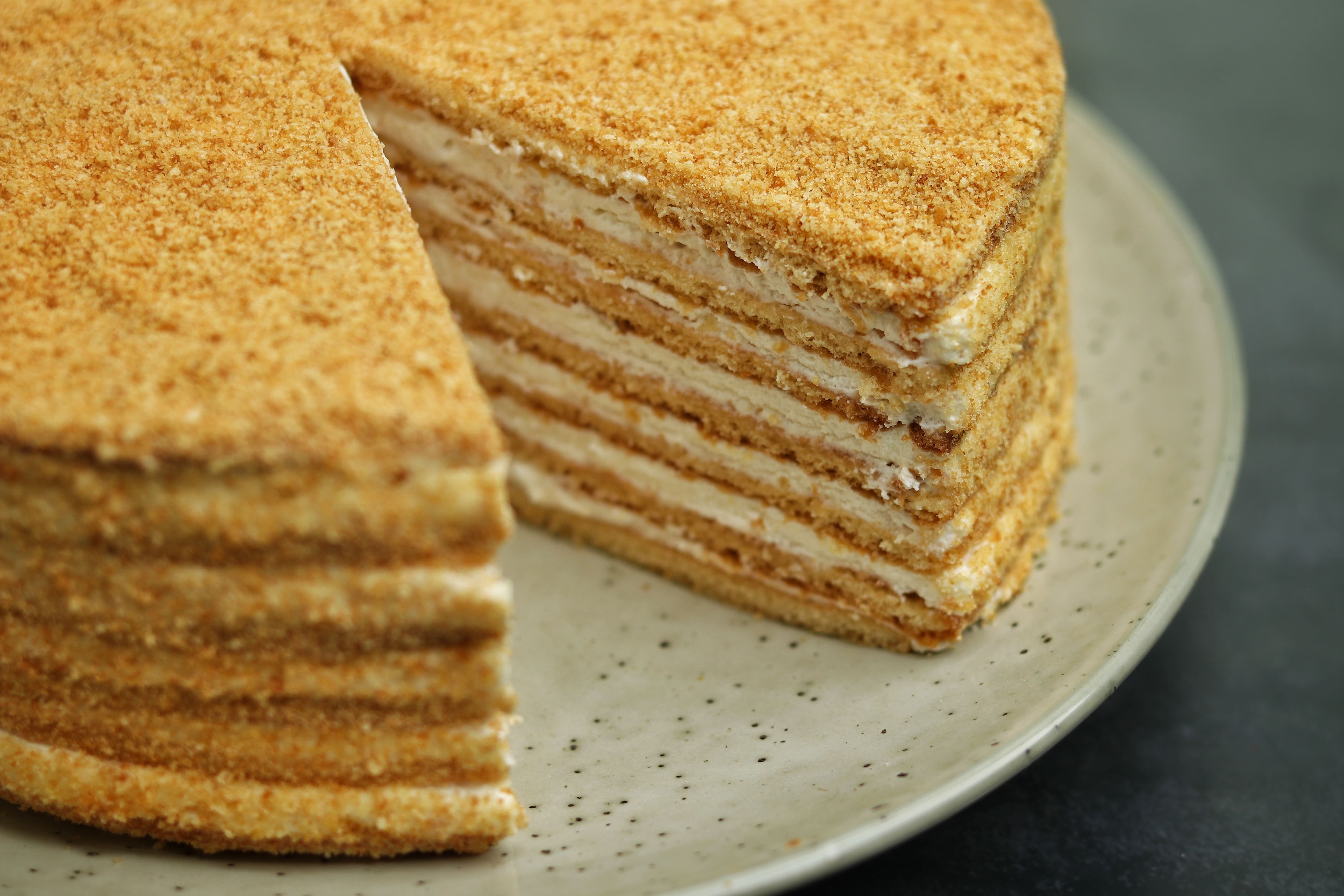 Hive Honey Cake Large 1 pc Online at Best Price | Brought In Cakes | Lulu  UAE