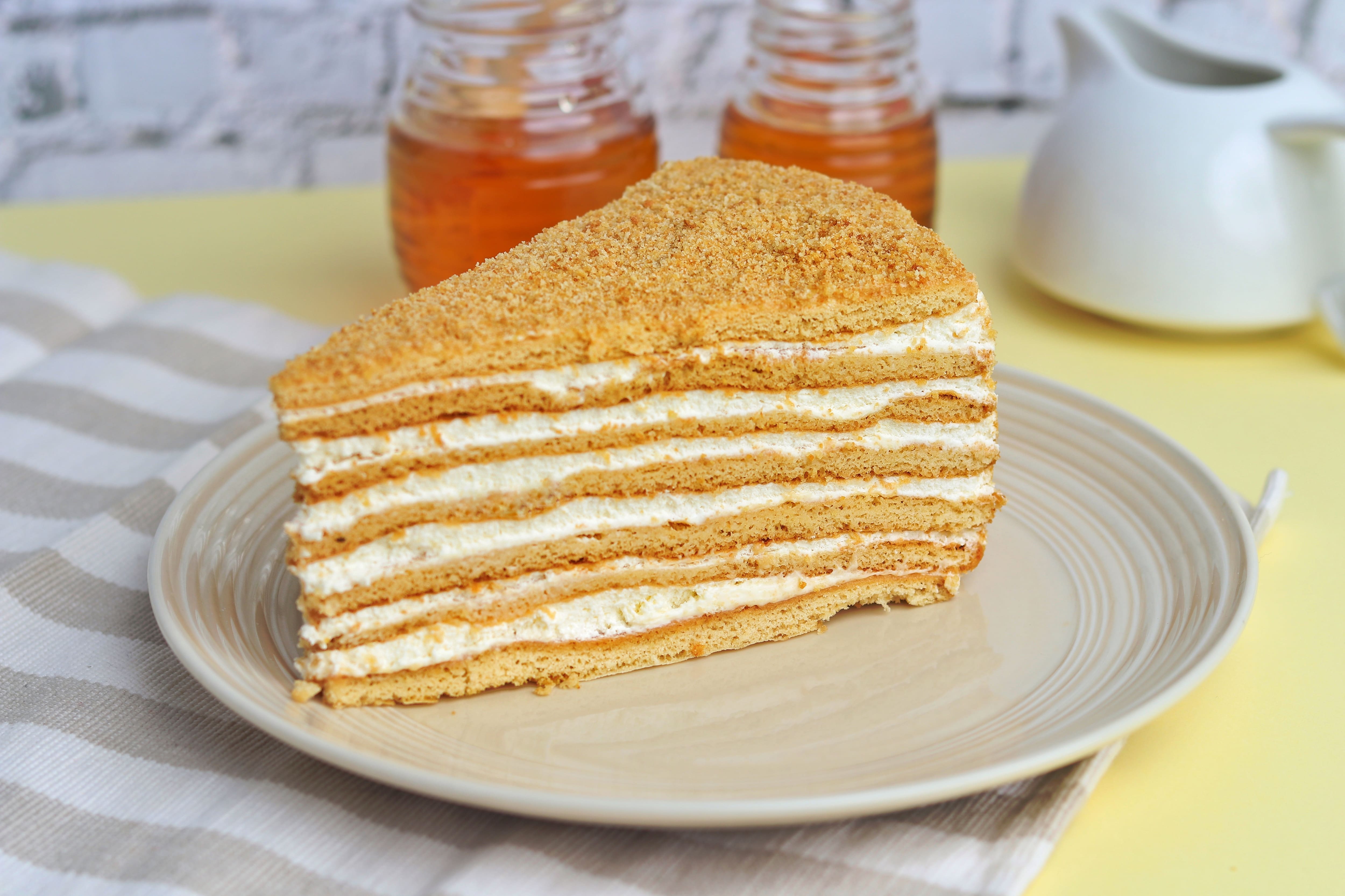 2,521 Vertical Honey Cake Images, Stock Photos, 3D objects, & Vectors |  Shutterstock