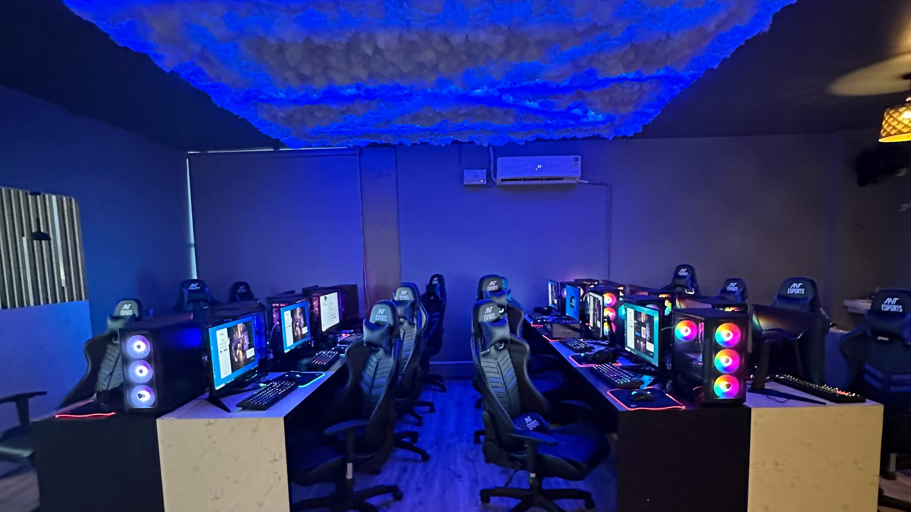 Smileys Gaming Cafe Inc - 4rlhb9n