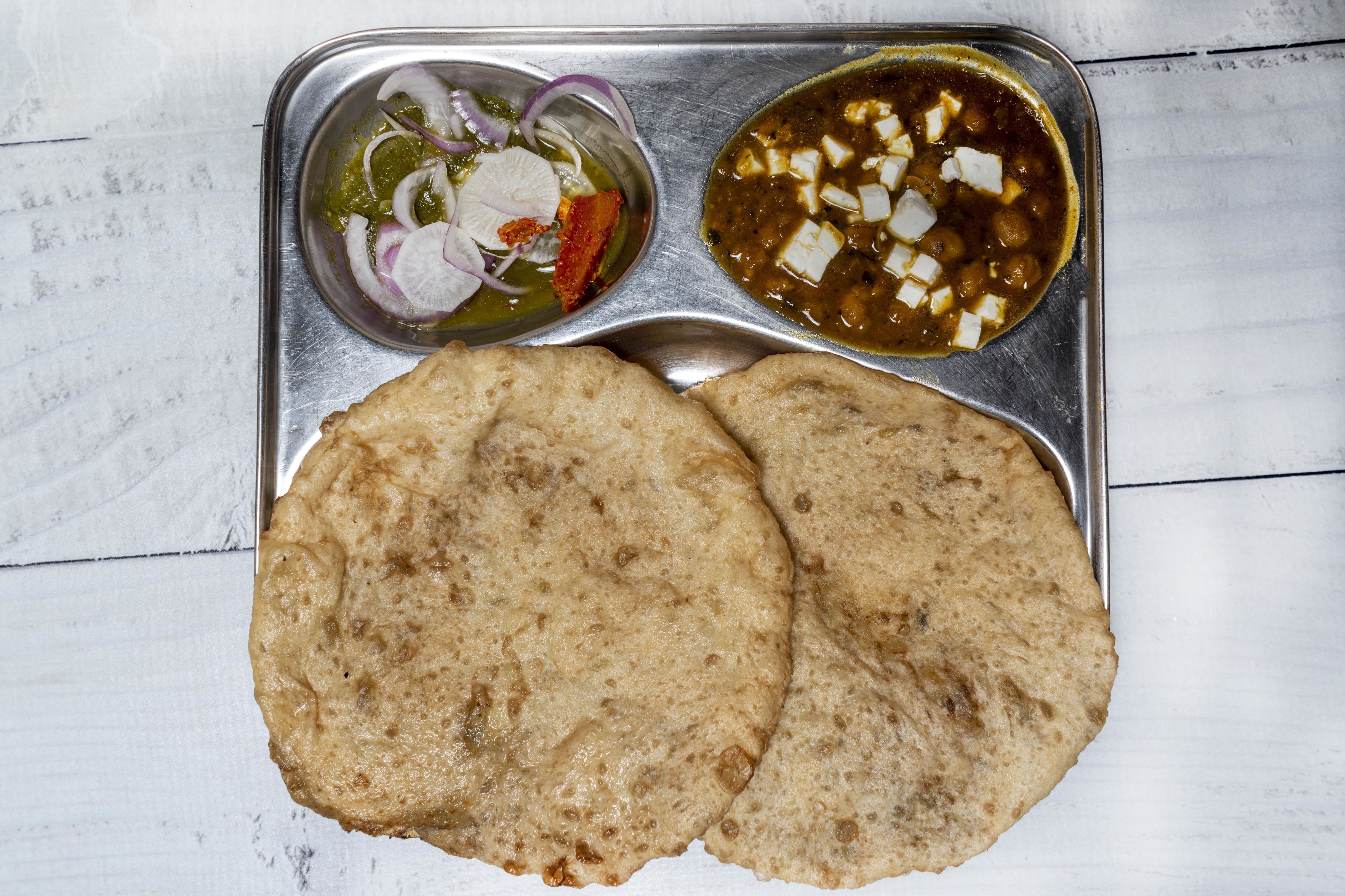 punjabi street food, punjabi food, street food, street snacks, chole bhature, amritsari kulcha, samosa, tikki, lassi - Amritsar Nutri Kulcha & Channa Batura - img2