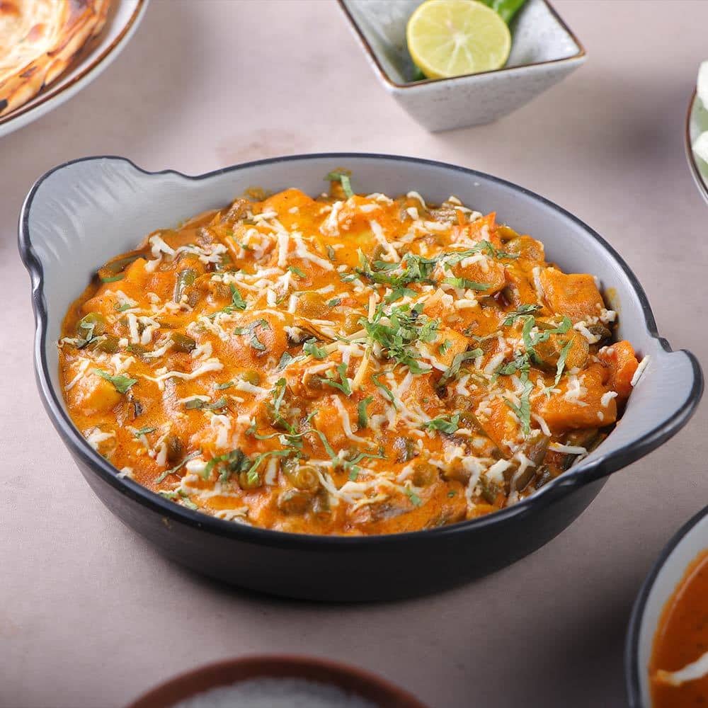 iconic street food, street food, street snacks, famous food spots, local food, chaat, momos - Anandam - img3