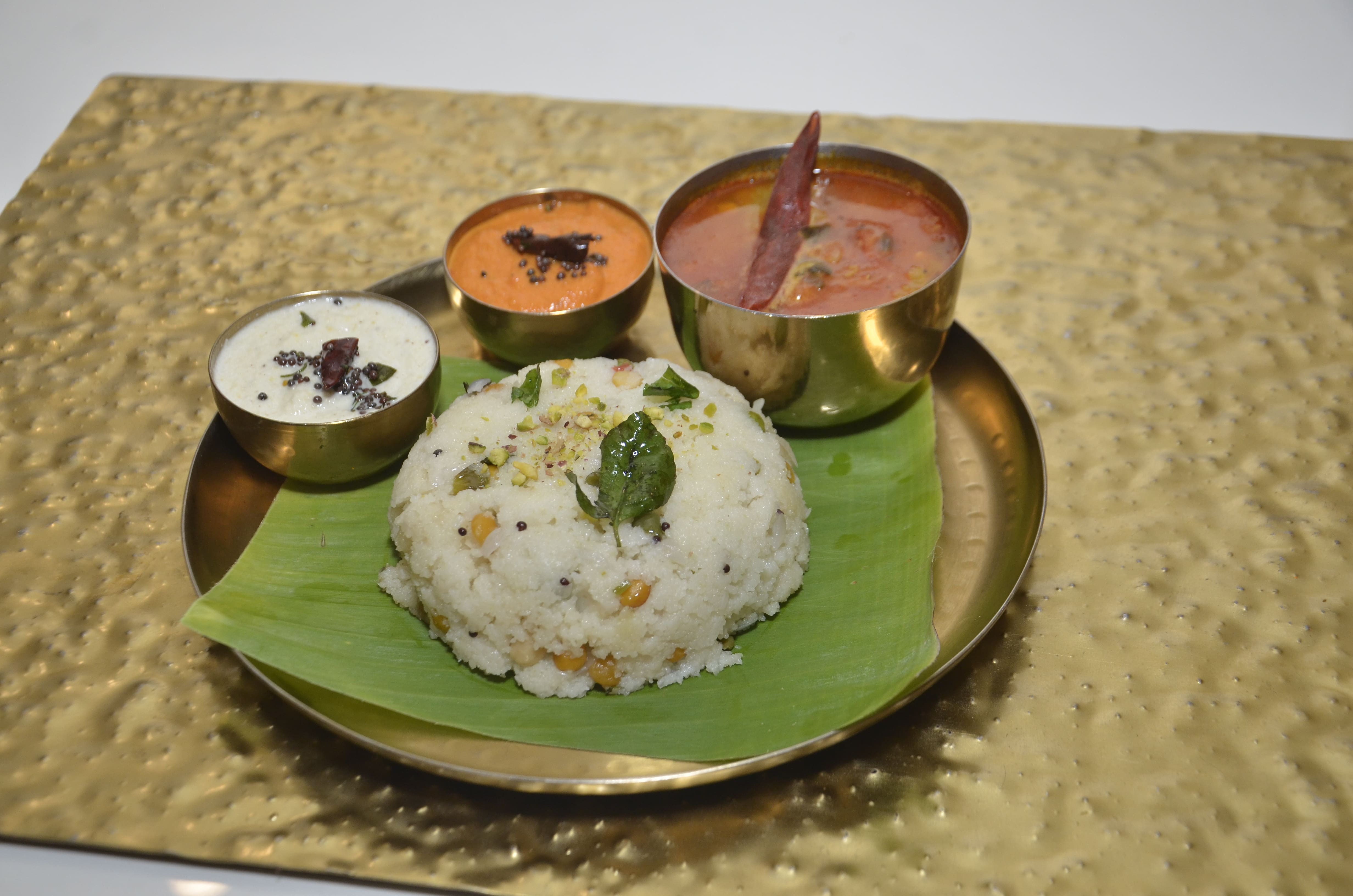 avial, Onam Sadya, Payasam, Sambar, banana chips, pulissery, thoran, Mahabelly, banana leaf sadhya - Cafe Coromandel - img5