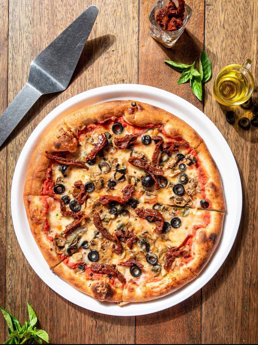 pizzerias, pizza restaurants, italian restaurants, wood fired pizza, neapolitan pizza, sourdough pizza, thin crust pizza, artisanal pizza, gourmet pizza - Casa Bella Vista Pizzeria - img1