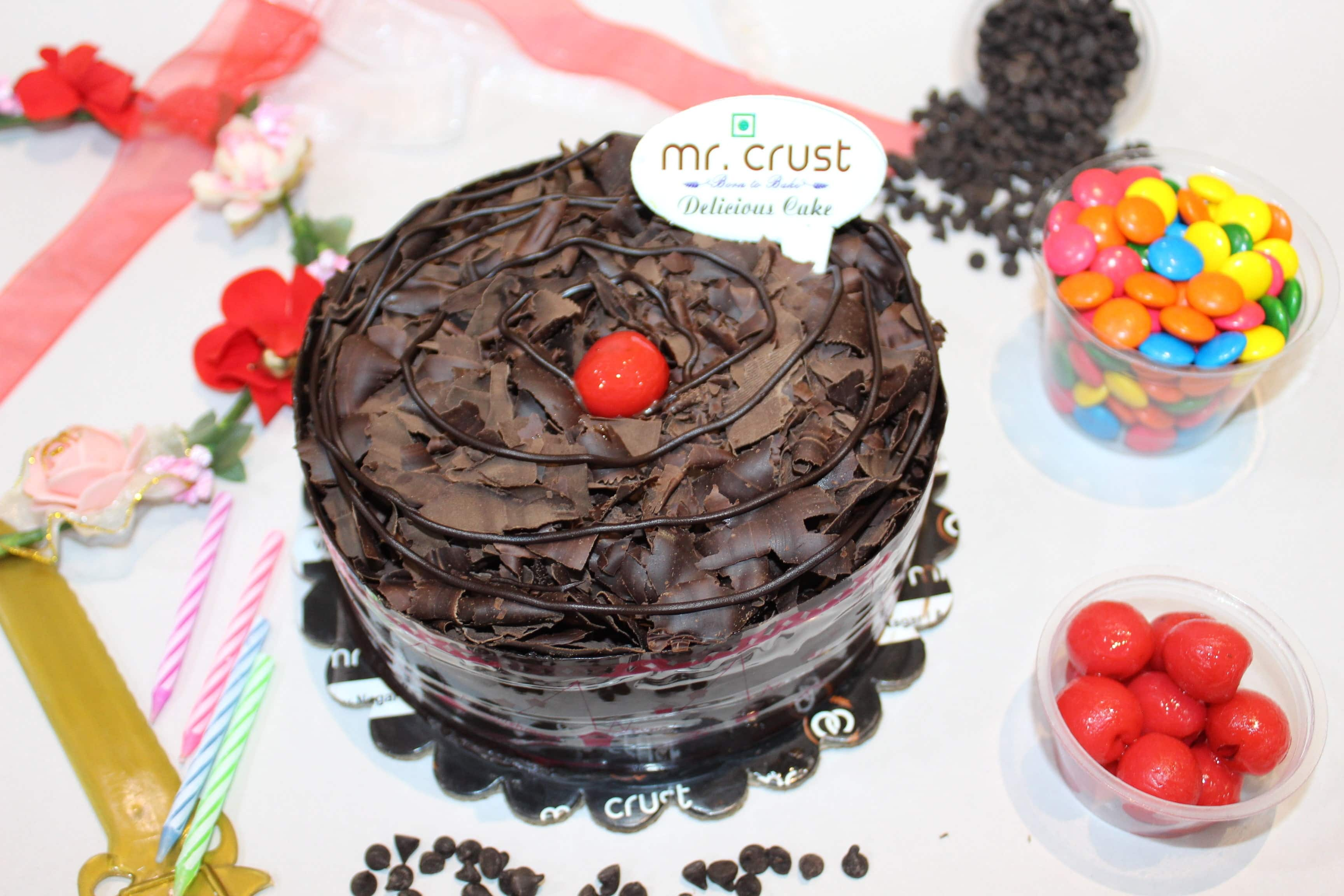 You just can't say no to desserts😍😍 What's your pick? 📍Mr Crust Bakers,  Hudson Lane #dessertporn #chocolatecake #cheesecake #foodplating… |  Instagram