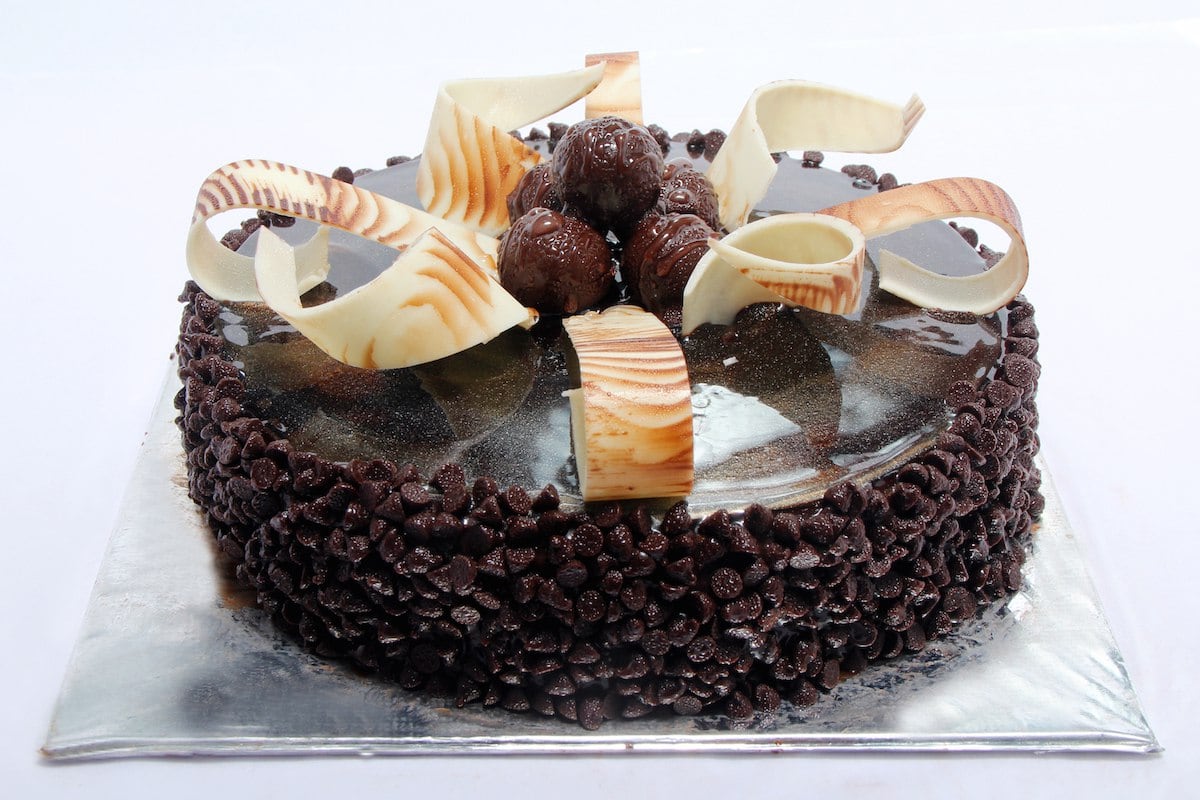 lotus café, torii, Kaju Katli, Aflatoon sweet, motichur laddu, Bandhan Sweets - Birdy's Bakery & Patisserie - img4